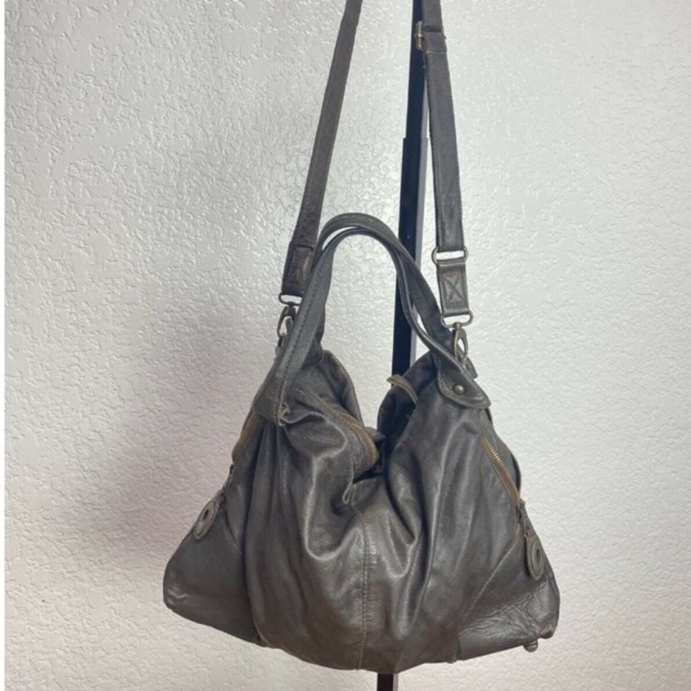 Tano Leather Shoulder Bag